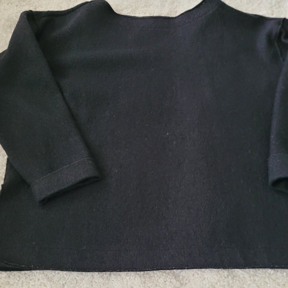 Black Banana Republic wool boat-neck boxy pull-over shirt. Size small.